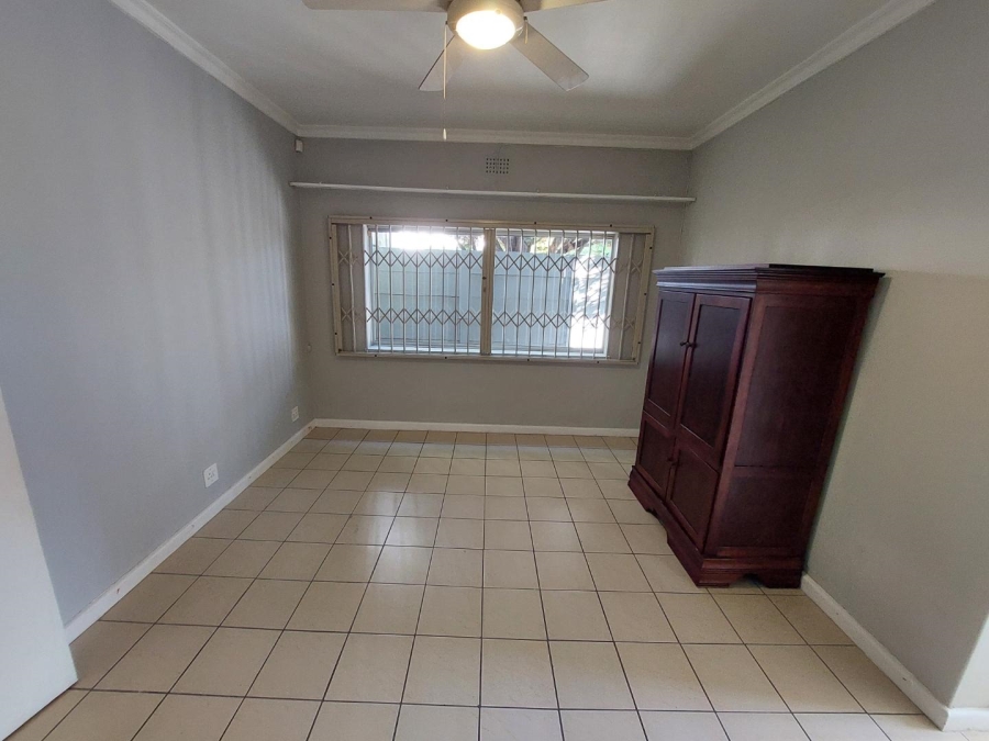 To Let 4 Bedroom Property for Rent in Claremont Western Cape